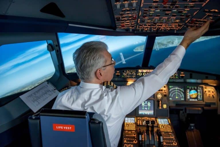 How much is a pilot’s salary? All you need to know