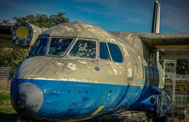 Top 14 oldest airplanes still in service