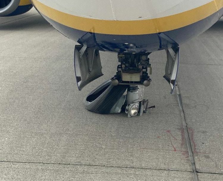 Aviation incident. Ryanair Boeing 737-800’s nose wheel failure at landing in Dublin